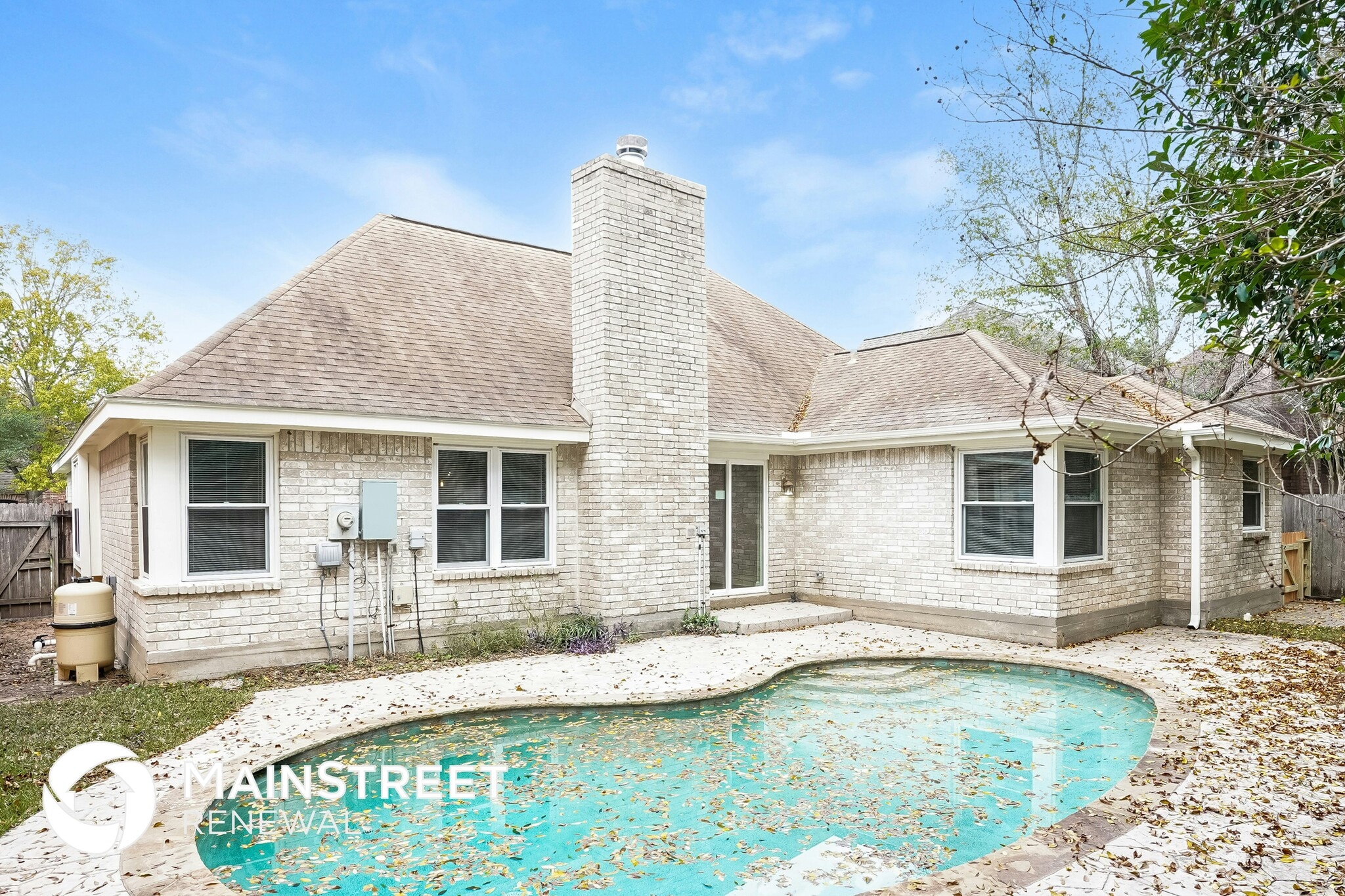 Building Photo - 15619 Fern Ridge Dr