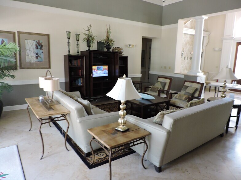 Building Photo - 7305 Myrtlewood Cir W