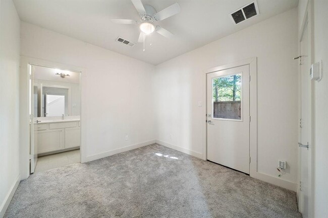 Building Photo - 4810 Martin Oaks Ln