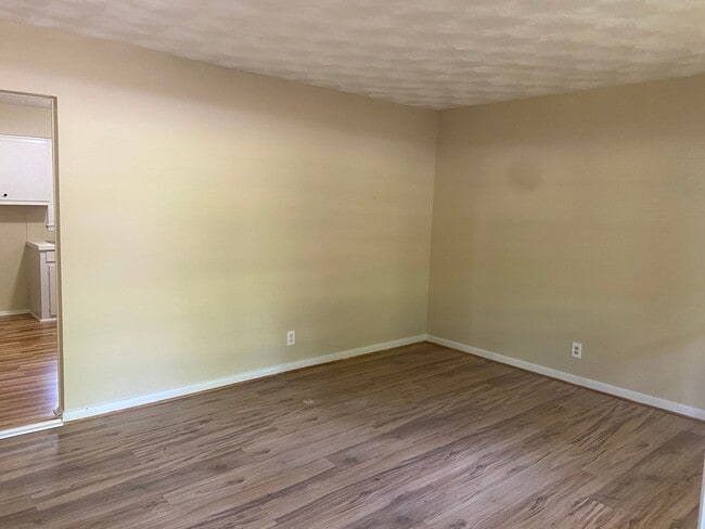 Building Photo - 4816 Wellborn Dr