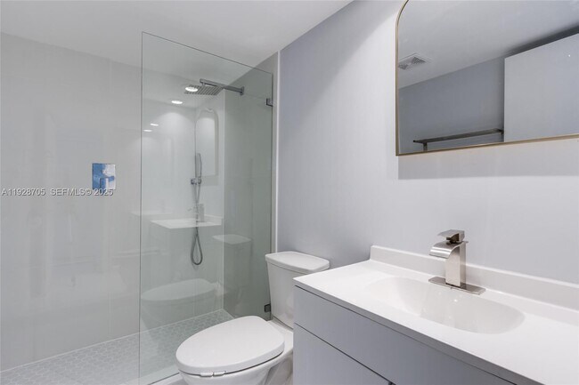 Building Photo - 3090 N Course Dr