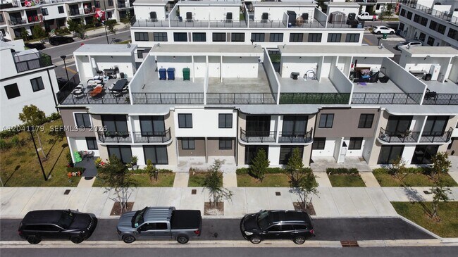 Building Photo - 14569 SW 261 St Ter