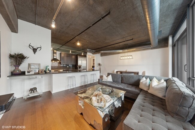 Building Photo - 240 E Illinois St