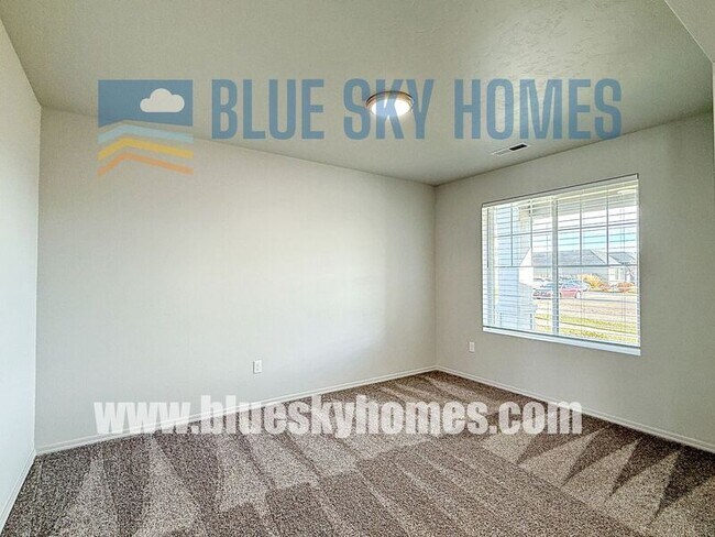 Building Photo - 853 Harpy Ave