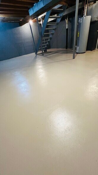 Building Photo - 2611 W 60th St