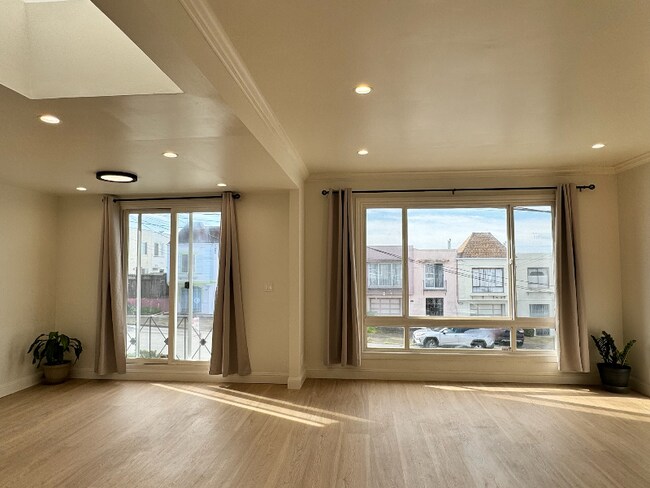 Primary Photo - 2626 Moraga St