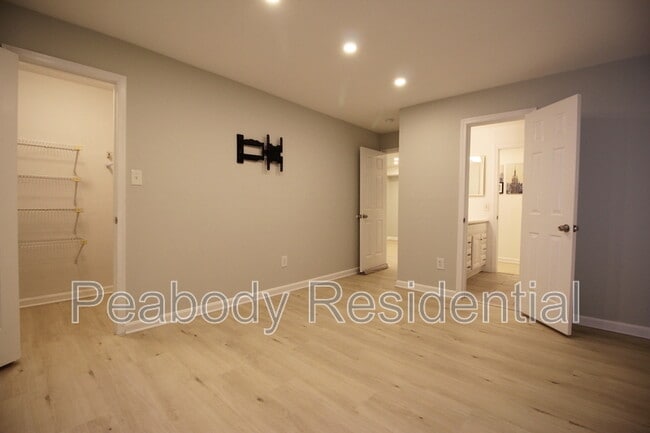 Building Photo - 2233 Lovedale Ln