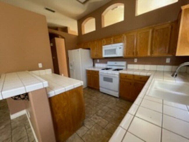 Building Photo - Lovely 3 bedroom / 2 bath home near Miwok ...