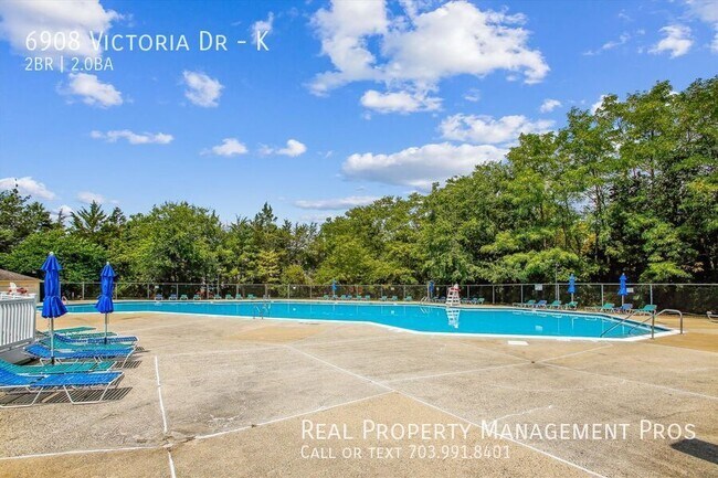 Building Photo - 6908 Victoria Dr