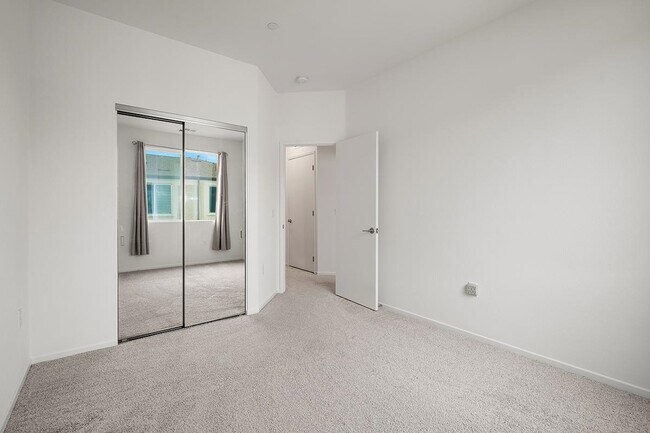 Building Photo - 5495 Seacliff Pl