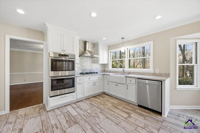 Building Photo - 5056 Wellington Dr