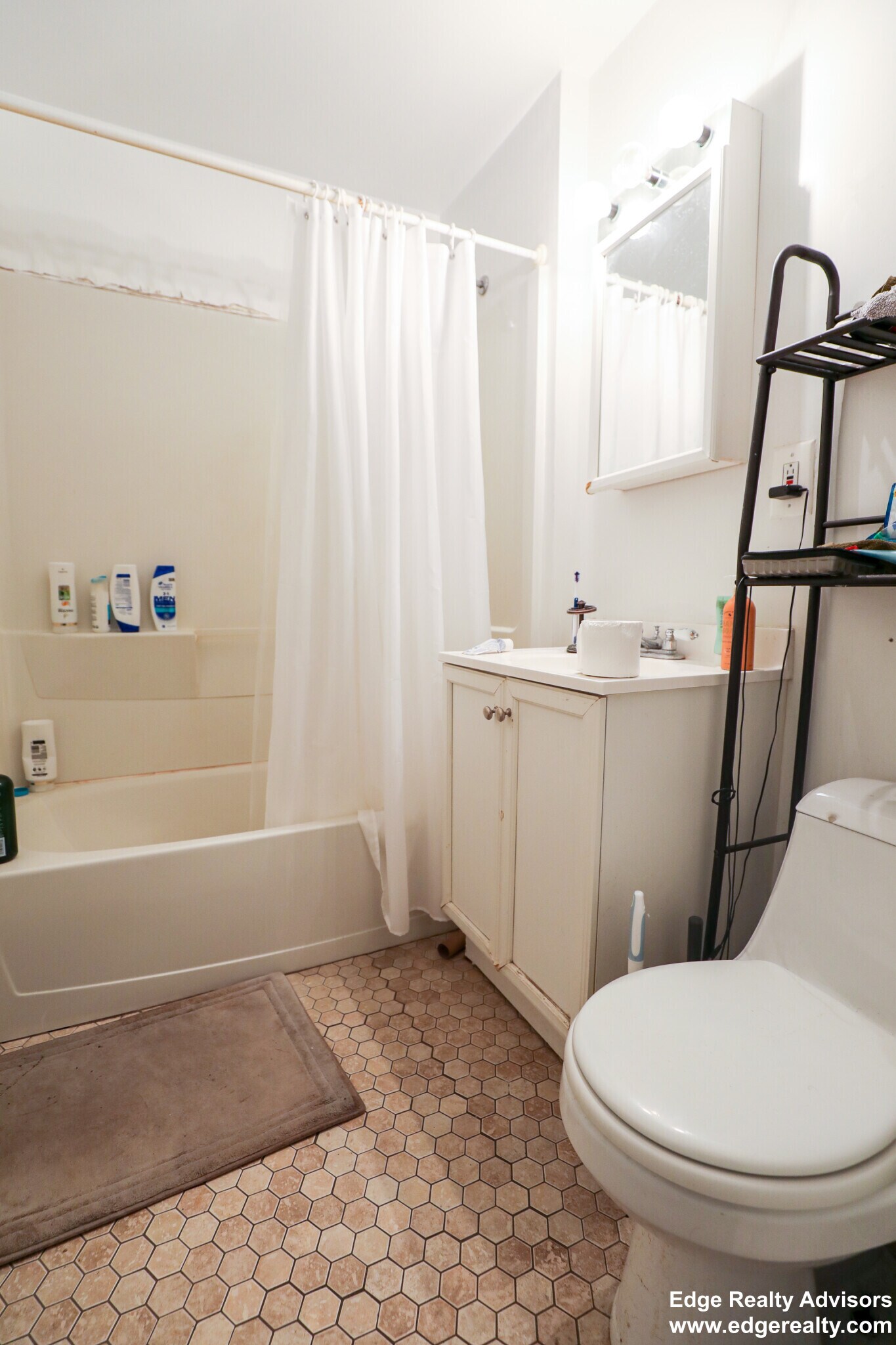 Building Photo - 132 Pleasant St