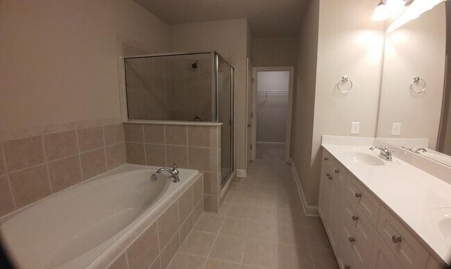 Building Photo - 4286 Baverton Dr