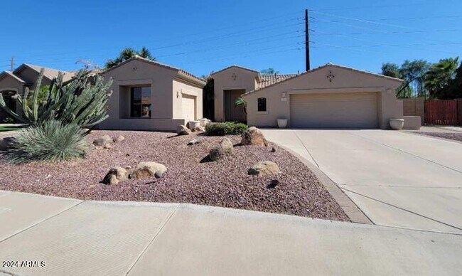 Building Photo - 2461 W Marlin Dr