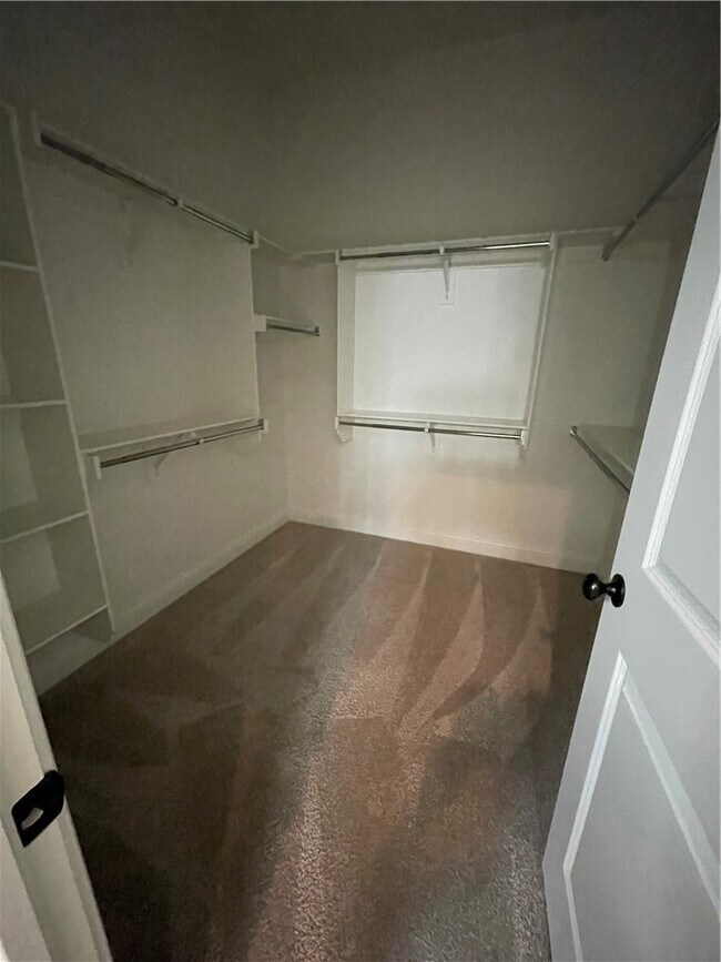 Building Photo - 1506 SW Edinburgh Ave