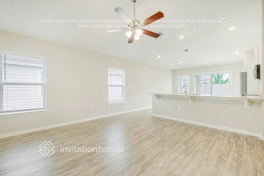 Building Photo - 115 Santorini Ct