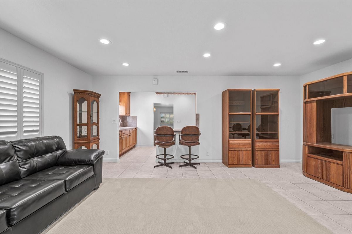 Building Photo - 14403 Benfield Ave