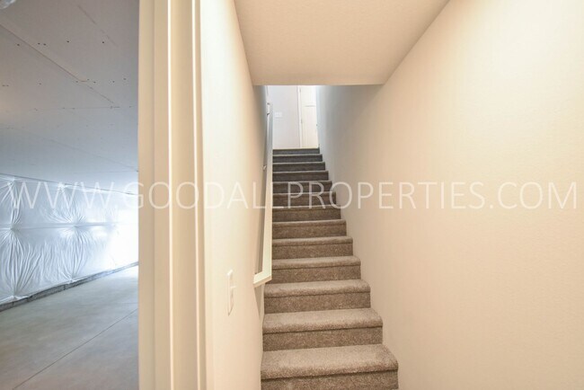 Building Photo - 3 Bedroom 2 Bath Home in Clive / Waukee School District