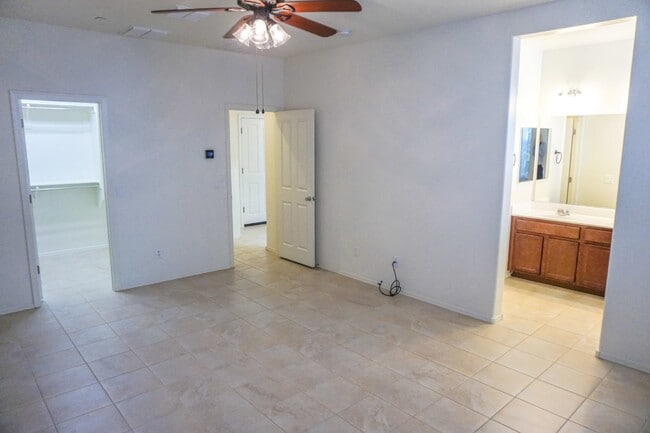 Building Photo - "Charming 3-Bed Oasis with Modern Comfort ...