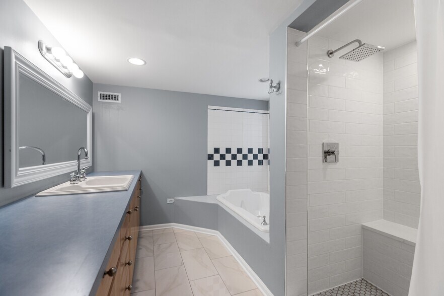 Building Photo - 928 W 32nd St
