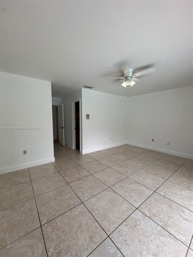 Building Photo - 14605 SW 75th Ave