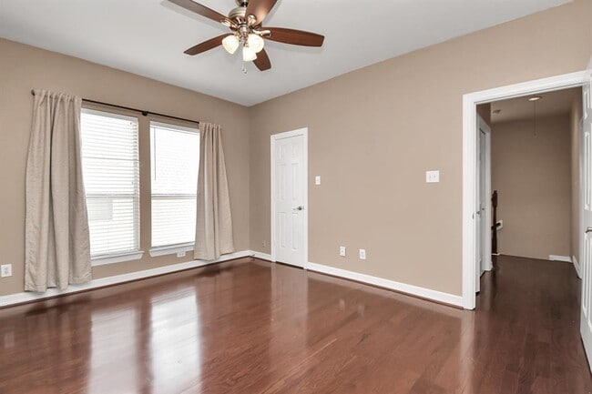 Building Photo - 803 Rosine St