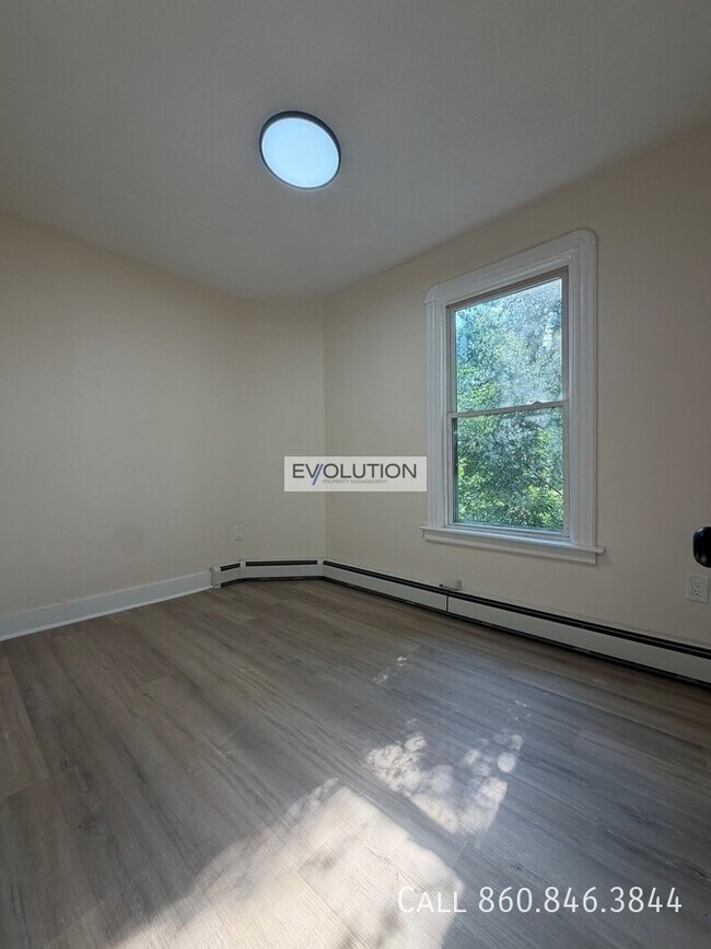 Building Photo - 906-908 Park St-3W
