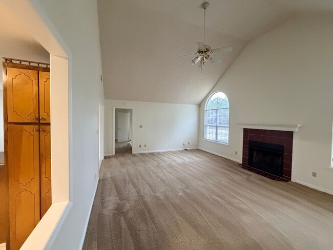 Building Photo - 3 Bedroom/2 Bath home in North Lake Subdiv...