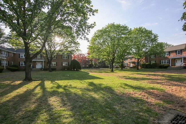 Building Photo - 4 Grandview Dr