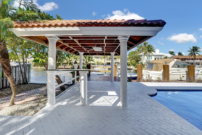 Building Photo - 937 Fern Dr