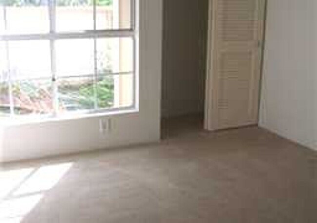 Building Photo - Crosspointe Townhouse - ground floor 2 bed...