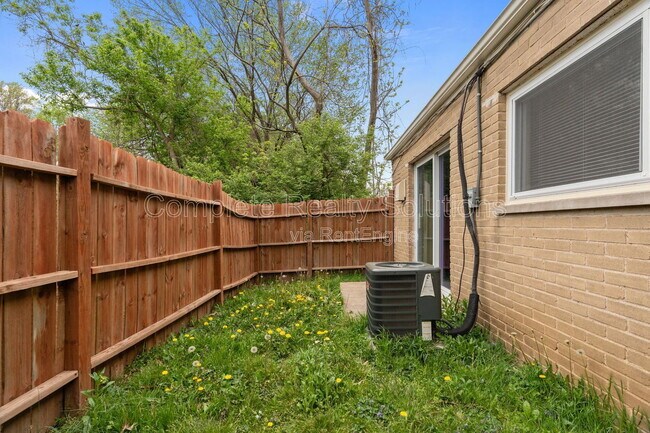 Building Photo - 2323 Woodson Rd