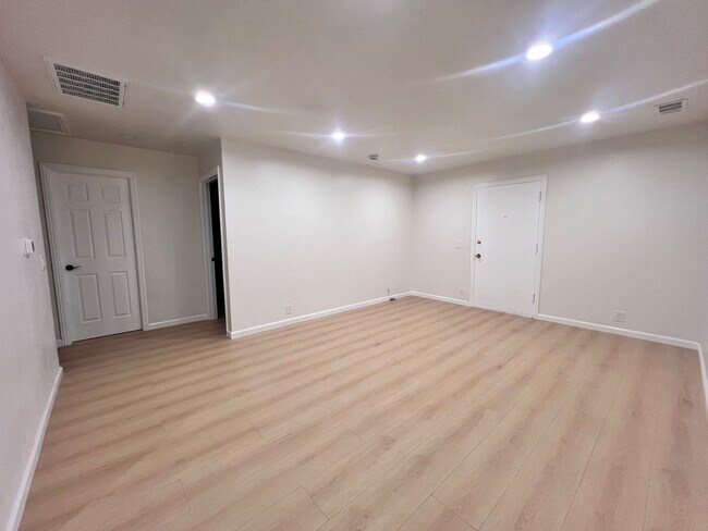 Building Photo - 1340 Homestead Rd