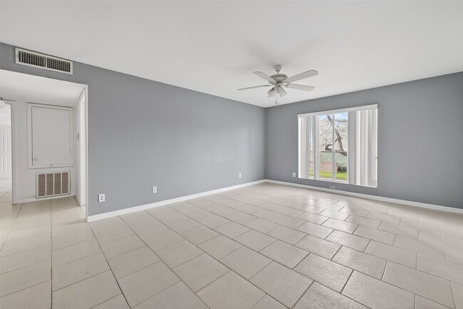 Building Photo - 14555 Wunderlich Dr