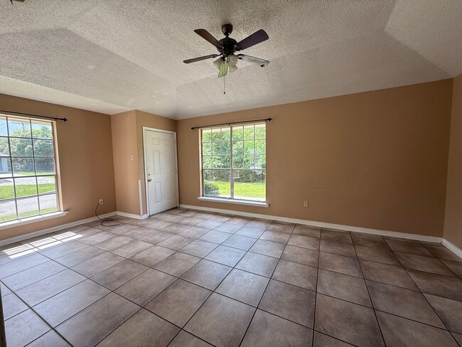 Building Photo - Parkway North Condo