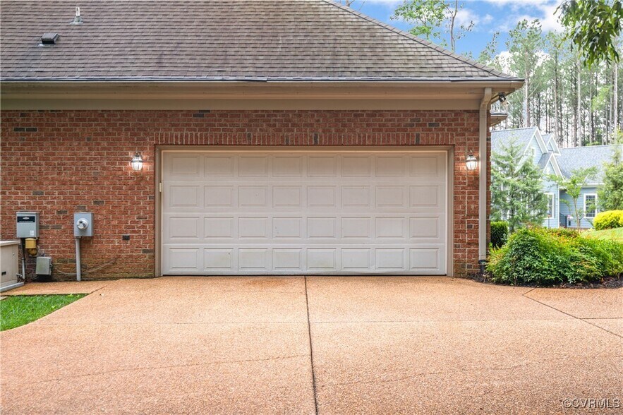 Building Photo - 11465 Pinewild Dr