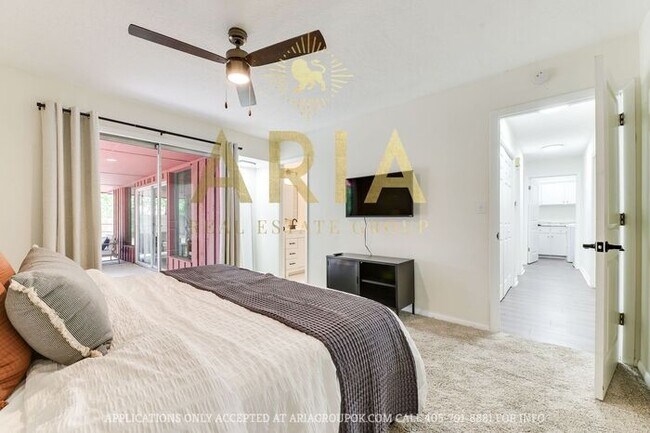 Building Photo - Unique 3 bed/2 bath Property with HUGE Bon...