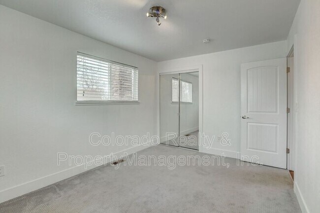 Building Photo - 2581 S Hazel Ct