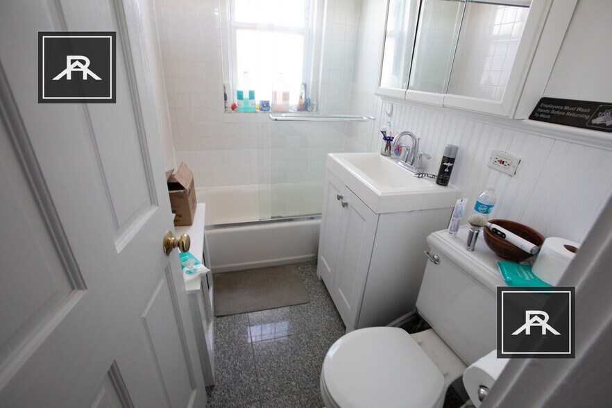 Building Photo - 2001 Commonwealth Ave