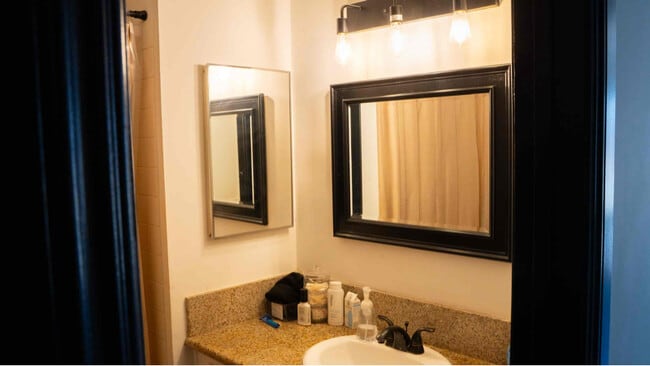 Building Photo - 837 Sunrise Ct