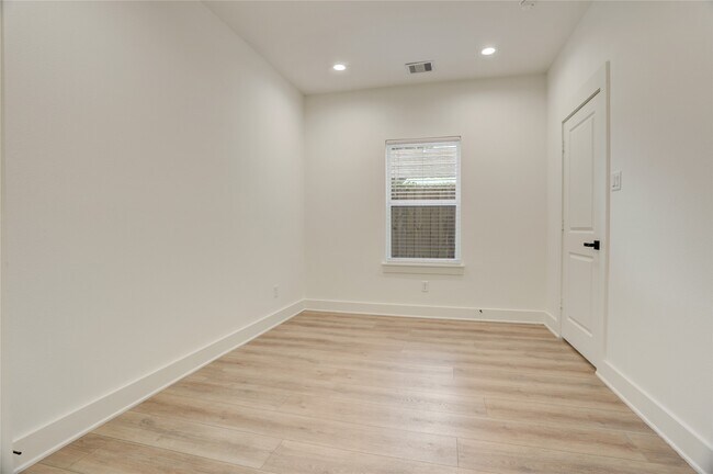 Building Photo - 1505 Evelyn St