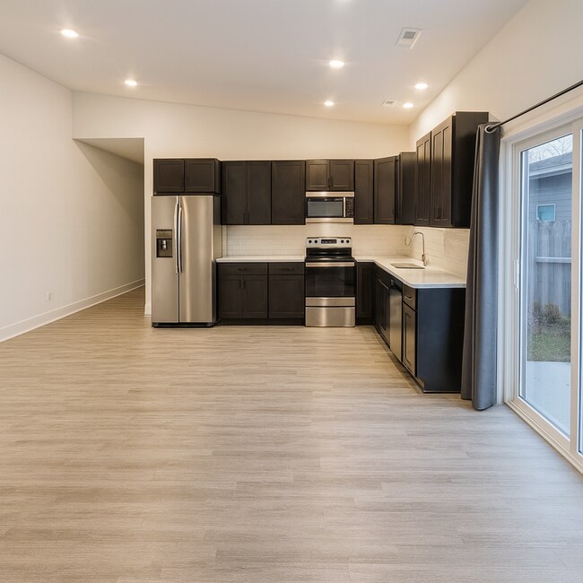 Building Photo - 11643/45 Harry Ct