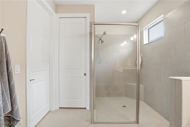 Building Photo - 11964 Molto Dr