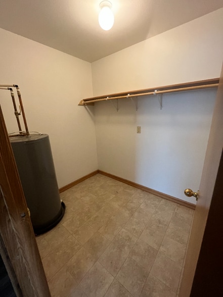 Building Photo - 2627 S 17th St