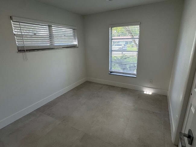 Building Photo - 3 Bedroom , 2 Bath home with office!