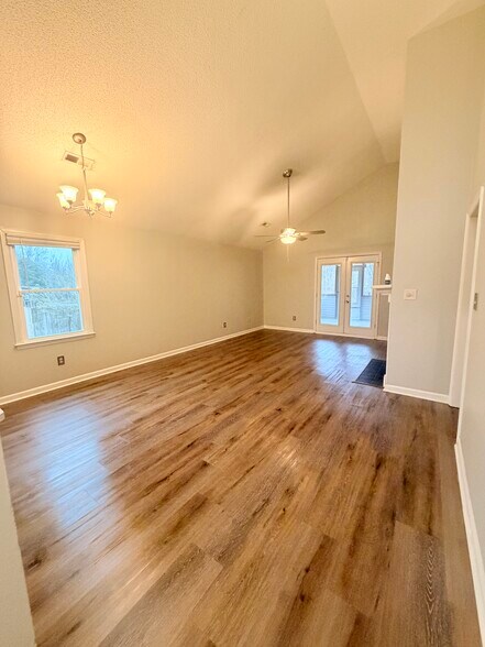 Building Photo - 12951 Copperfield Ln