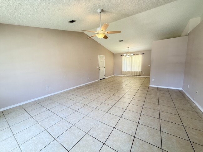 Building Photo - 6585 Eagle Crest Dr
