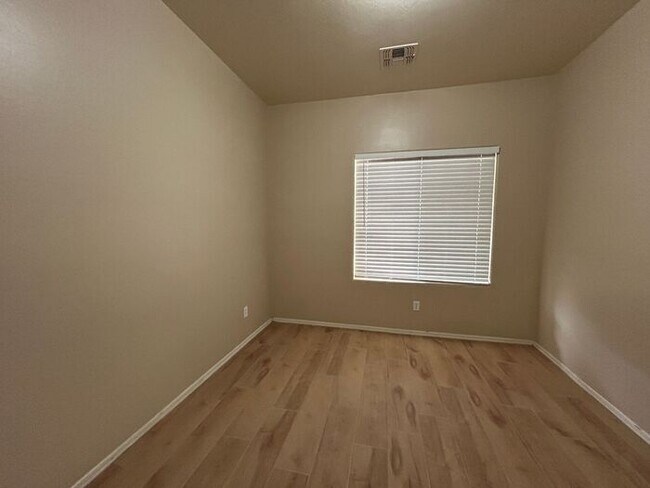 Building Photo - 7635 W Springfield Wy