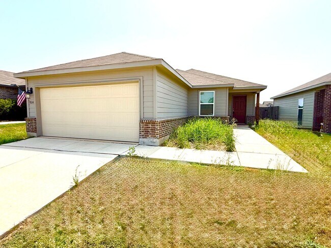 Primary Photo - AVAILABLE NOW! 3 Bedroom / 2 Bath Home Nea...