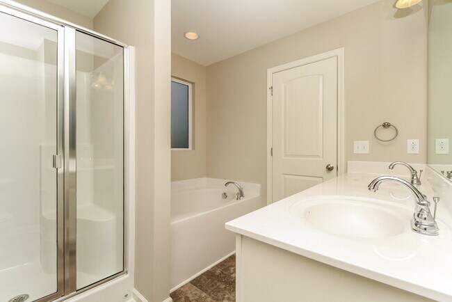 Building Photo - 2418 Salem Glen Xing